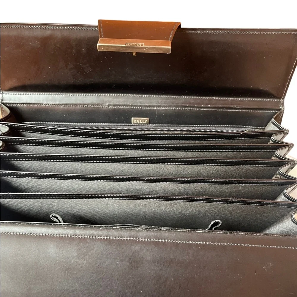 BALLY of Switzerland Leather Briefcase / Pilot - Lawyer - Doctor